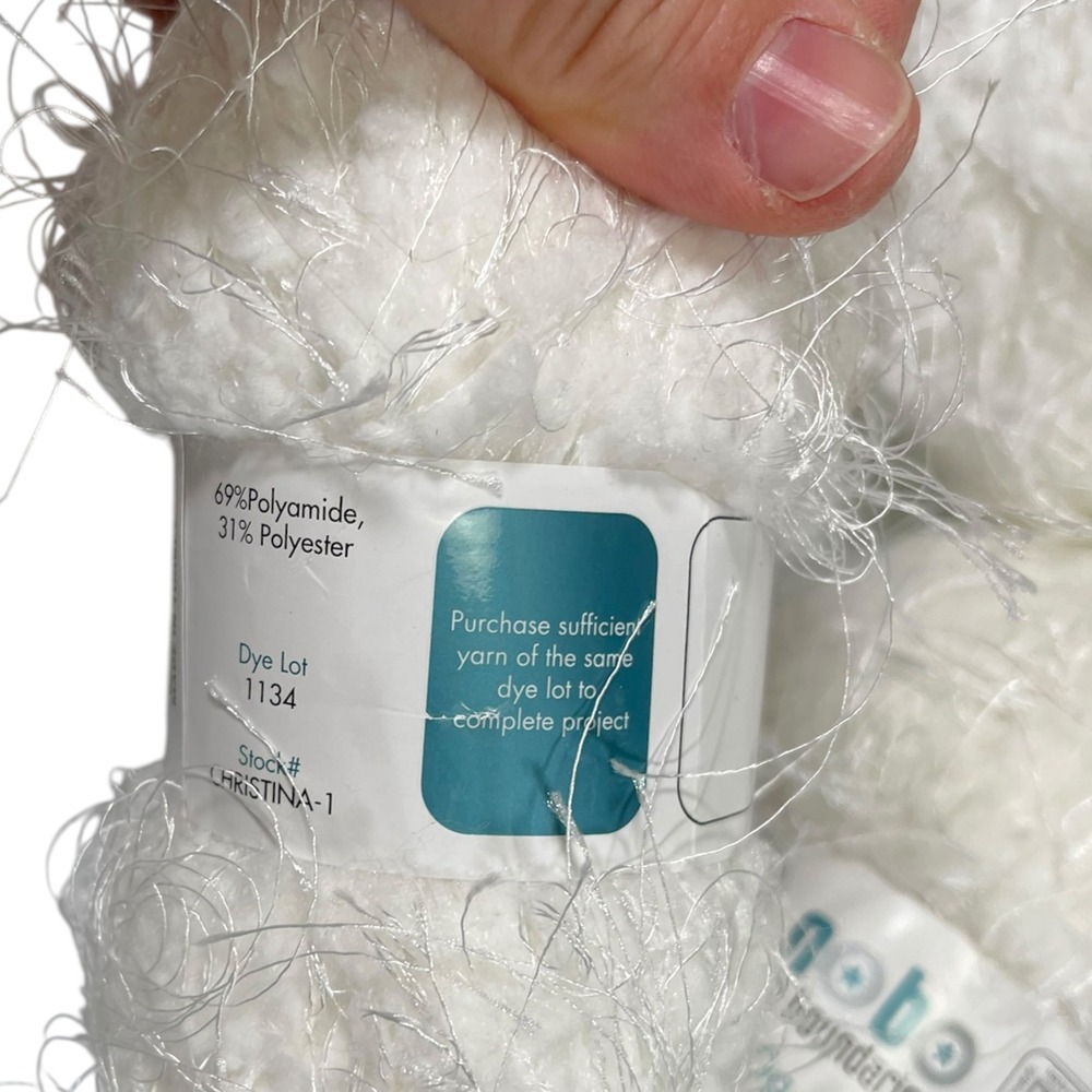 Lot of 3 Skeins No Boundaries 50g White Eyelash Yarn Fuzzy‎ Bulky Texture DIY - Picture 2 of 7